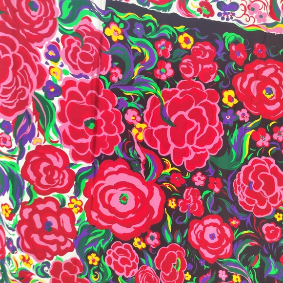 Gianni Versace 90s vintage Floral Oversized Scarf 60 in x 110 in - Picture 9 of 13